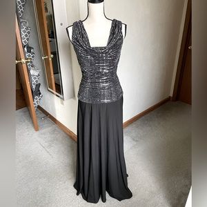 🖤 R & M Collection - Formal Dress/Gown - Size: 4